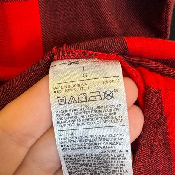 Old Navy The Classic Shirt Button Up Buffalo Plaid Black and Red Mens Size L - Picture 8 of 12